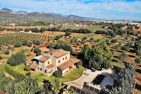 Foto van Villa in Binissalem met zwembad en wijngaarden - Vakantiehuis in Muro, Islas Baleares - Untagged