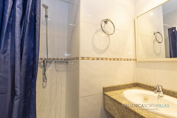 Foto van Appartement in Port de Pollensa bij Strand - Vakantiehuis in Port de Pollença - BathRoom