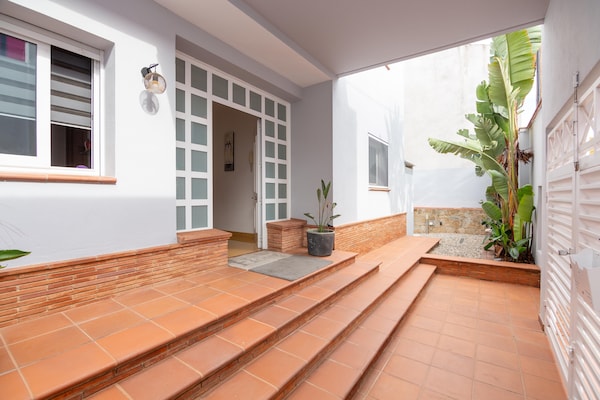 Foto van Premium vakantiehuis met privézwembad - Vakantiehuis in Vilanova i la Geltrú - ExteriorSummer
