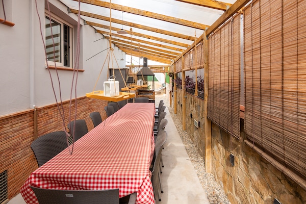 Foto van Premium vakantiehuis met privézwembad - Vakantiehuis in Vilanova i la Geltrú - DiningRoom
