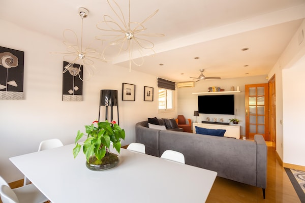 Foto van Premium vakantiehuis met privézwembad - Vakantiehuis in Vilanova i la Geltrú - DiningRoom
