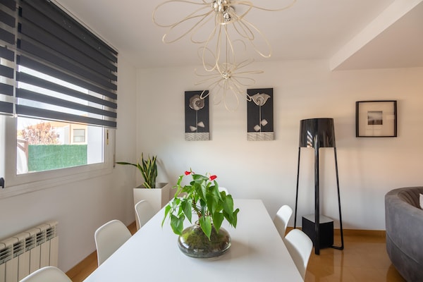 Foto van Premium vakantiehuis met privézwembad - Vakantiehuis in Vilanova i la Geltrú - DiningRoom