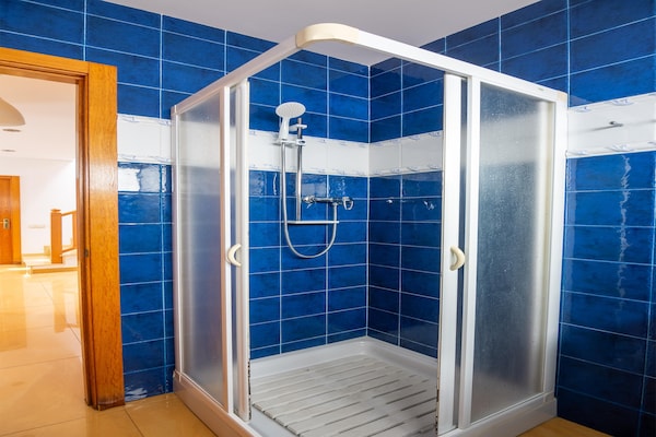 Foto van Premium vakantiehuis met privézwembad - Vakantiehuis in Vilanova i la Geltrú - BathRoom