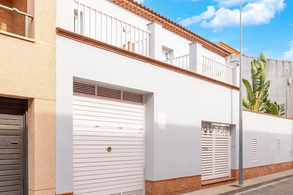 Foto van Premium vakantiehuis met privézwembad - Vakantiehuis in Vilanova i la Geltrú - ExteriorSummer