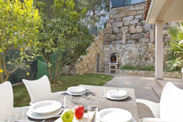 Foto van Villa aan Costa Brava bij Cala Canyelles - Vakantiehuis in Lloret de Mar - TerraceBalcony