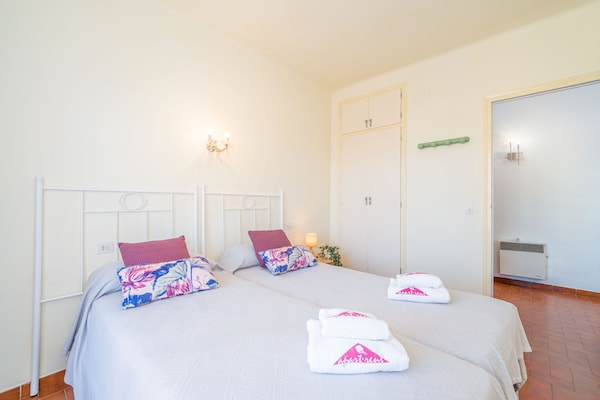 Foto van Appartement aan zee in Empuriabrava met zwembad - Vakantiehuis in Empuriabrava - BedRoom