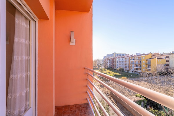 Foto van Appartement aan zee in Empuriabrava met zwembad - Vakantiehuis in Empuriabrava - TerraceBalcony
