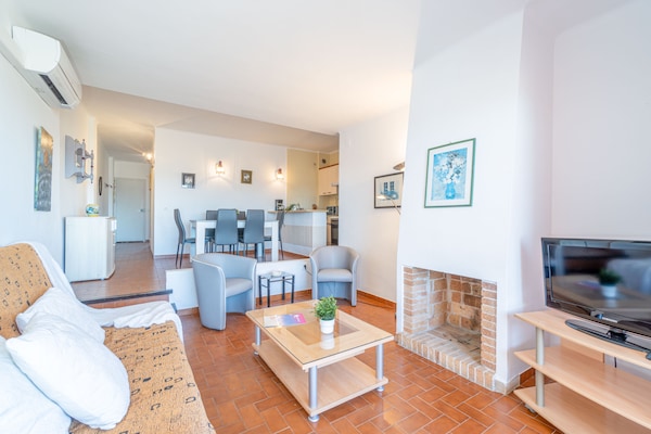 Foto van Appartement aan zee in Empuriabrava met zwembad - Vakantiehuis in Empuriabrava - LivingRoom