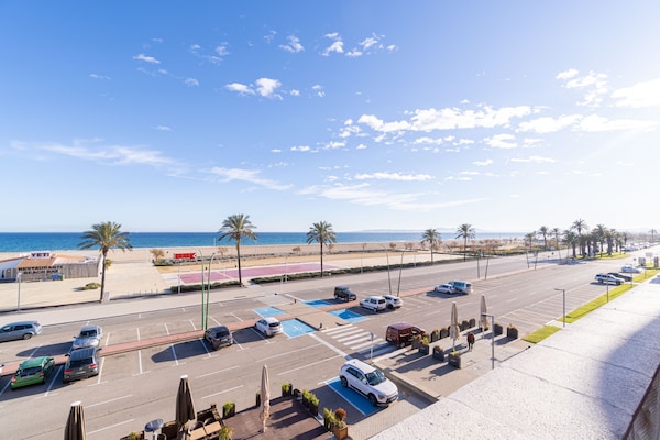Foto van Appartement aan zee in Empuriabrava met zwembad - Vakantiehuis in Empuriabrava - Outdoor