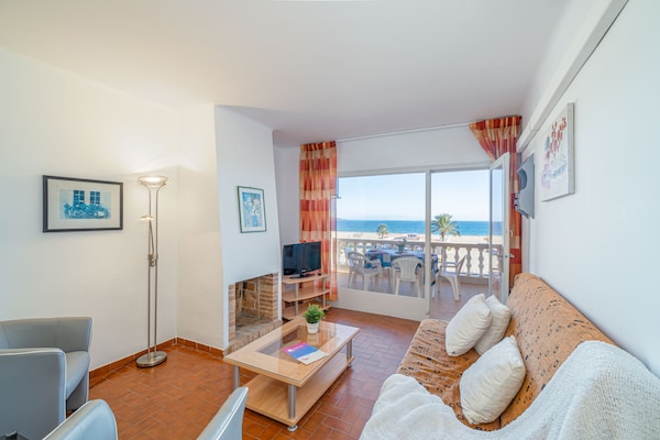 Foto van Appartement aan zee in Empuriabrava met zwembad - Vakantiehuis in Empuriabrava - LivingRoom