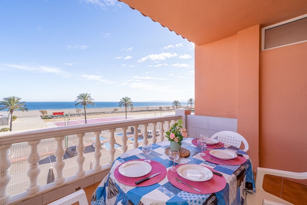 Foto van Appartement aan zee in Empuriabrava met zwembad - Vakantiehuis in Empuriabrava - terrace