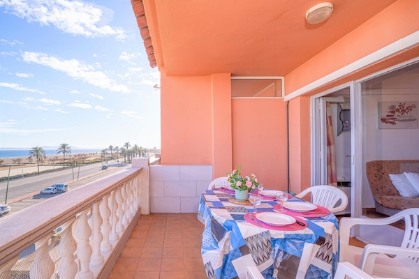 Foto van Appartement aan zee in Empuriabrava met zwembad - Vakantiehuis in Empuriabrava - terrace