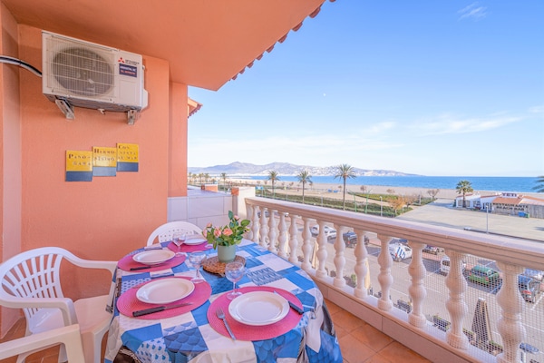 Foto van Appartement aan zee in Empuriabrava met zwembad - Vakantiehuis in Empuriabrava - terrace