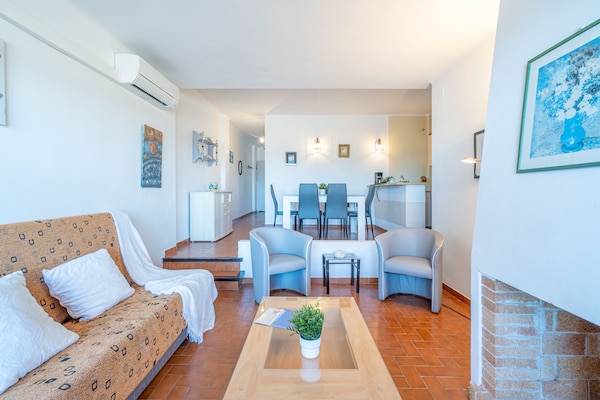 Foto van Appartement aan zee in Empuriabrava met zwembad - Vakantiehuis in Empuriabrava - LivingRoom