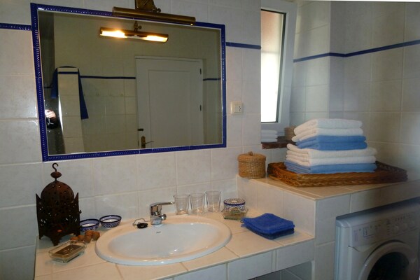 Foto van Vakantiehuis bij El Torcal Villanueva - Vakantiehuis in Antequera - BathRoom