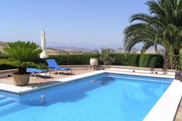 Foto van Vakantiehuis bij El Torcal Villanueva - Vakantiehuis in Antequera - PoolOfHouse