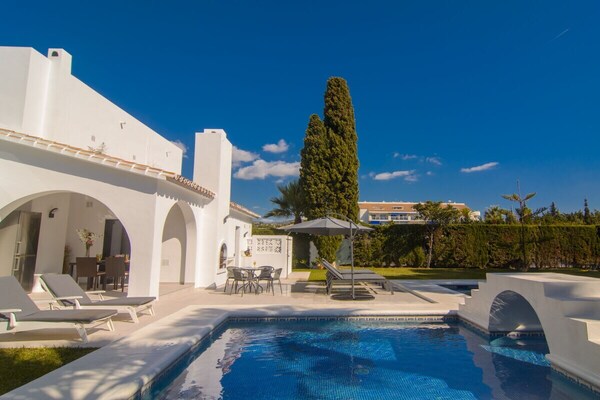 Foto van Tuin met zwembad op het strand - Vakantiehuis in Marbella - Untagged