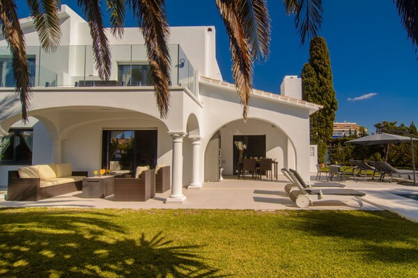 Foto van Tuin met zwembad op het strand - Vakantiehuis in Marbella - Untagged