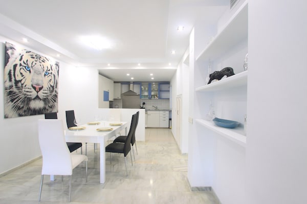 Foto van Appartement aan het strand met jacuzzi en zwembad - Vakantiehuis in Marbella - DiningRoom