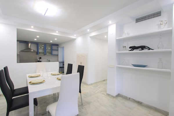 Foto van Appartement aan het strand met jacuzzi en zwembad - Vakantiehuis in Marbella - DiningRoom