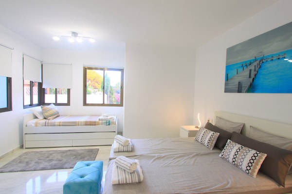 Foto van Appartement aan het strand met jacuzzi en zwembad - Vakantiehuis in Marbella - BedRoom