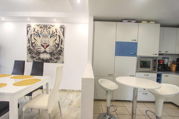 Foto van Appartement aan het strand met jacuzzi en zwembad - Vakantiehuis in Marbella - DiningRoom
