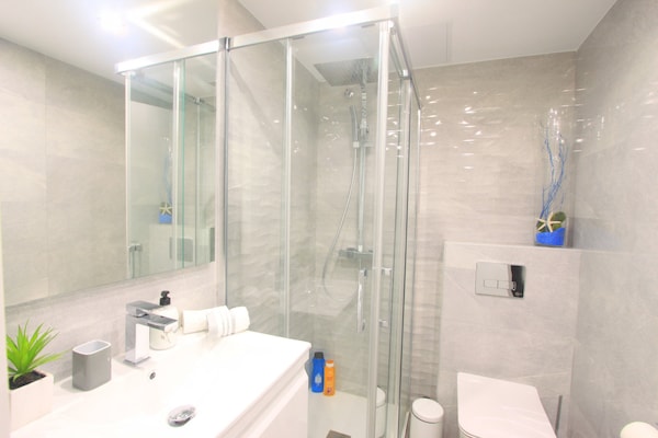 Foto van Appartement aan het strand met jacuzzi en zwembad - Vakantiehuis in Marbella - BathRoom