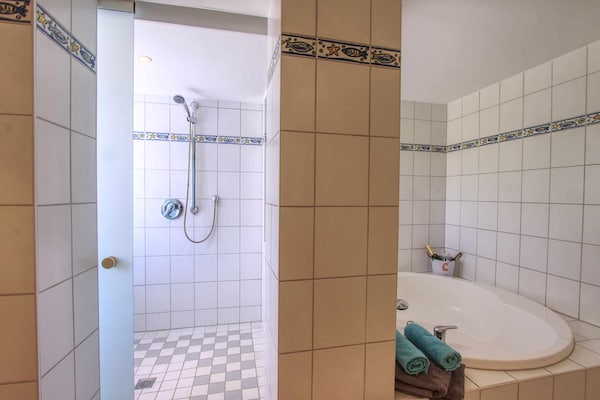 Foto van Appartement aan het strand met jacuzzi en zwembad - Vakantiehuis in Marbella - BathRoom
