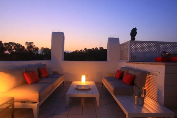Foto van Appartement aan het strand met jacuzzi en zwembad - Vakantiehuis in Marbella - TerraceBalcony