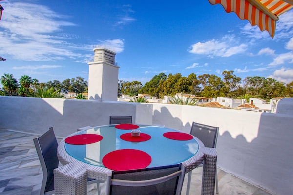 Foto van Appartement aan het strand met jacuzzi en zwembad - Vakantiehuis in Marbella - TerraceBalcony