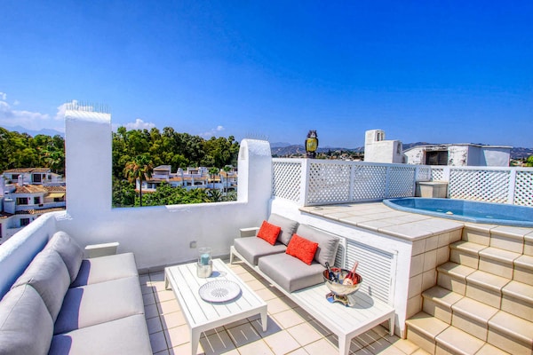 Foto van Appartement aan het strand met jacuzzi en zwembad - Vakantiehuis in Marbella - TerraceBalcony