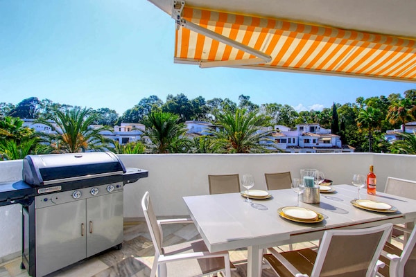 Foto van Appartement aan het strand met jacuzzi en zwembad - Vakantiehuis in Marbella - TerraceBalcony