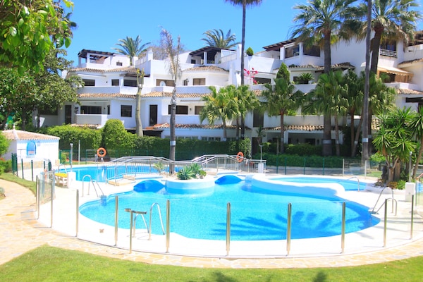 Foto van Appartement aan het strand met jacuzzi en zwembad - Vakantiehuis in Marbella - ExteriorSummer