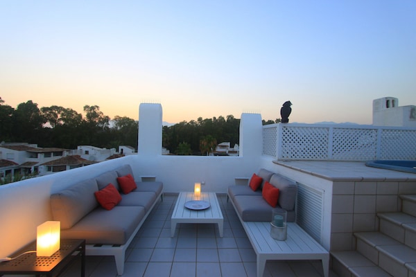 Foto van Appartement aan het strand met jacuzzi en zwembad - Vakantiehuis in Marbella - TerraceBalcony