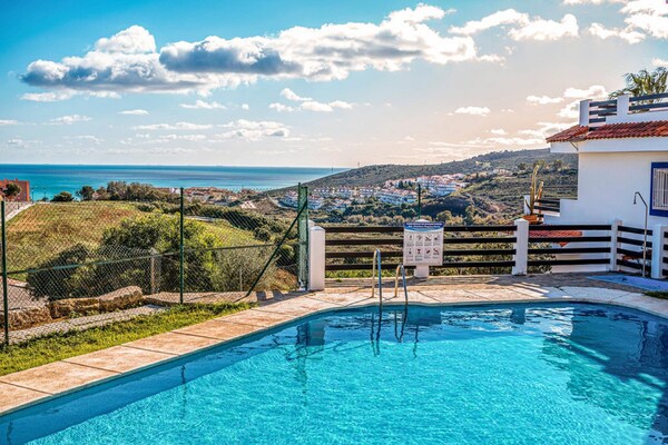 Foto van Sfeervolle vakantie woning bij Estepona met zeezicht en golfmogelijkheden - PoolOfHouse