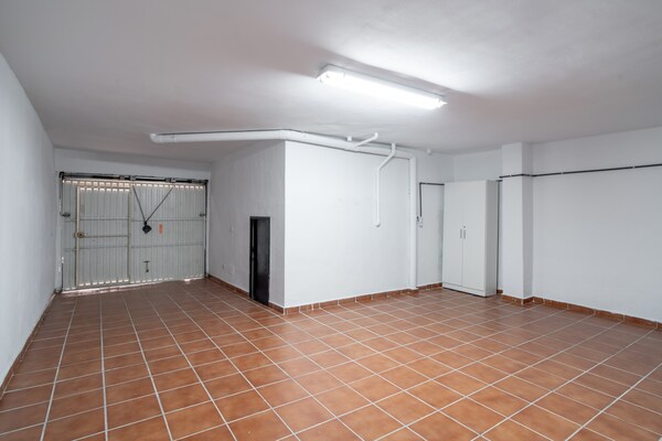 Foto van Vakantiehuis in Nerja met Uitzicht op Zee - Vakantiehuis in Nerja - Garage