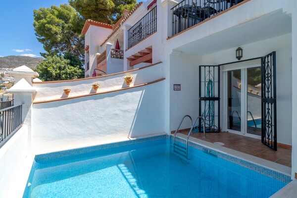 Foto van Vakantiehuis in Nerja met Uitzicht op Zee - Vakantiehuis in Nerja - ExteriorSummer