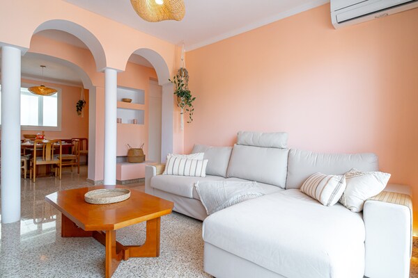 Foto van Vakantiehuis in Nerja met zeezicht - Vakantiehuis in Nerja - LivingRoom