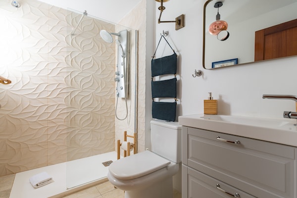 Foto van Appartement in Las Palmas bij Playa de Las Canteras - BathRoom