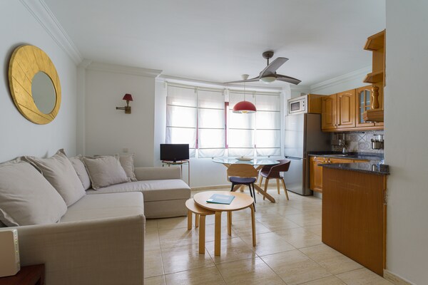 Foto van Appartement in Las Palmas bij Playa de Las Canteras - LivingRoom