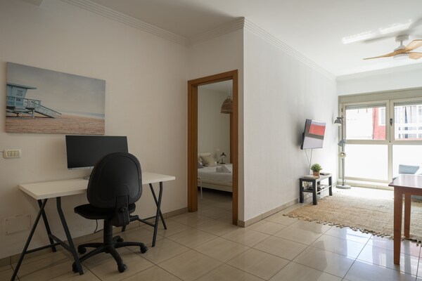 Foto van Appartement in Las Palmas bij Las Canteras - Vakantiehuis in Las Palmas de Gran Canaria - LivingRoom