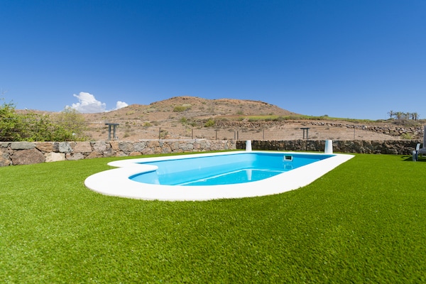 Foto van Chalet in Salobre met verwarmd zwembad - Vakantiehuis in San Bartolomé de Tirajana - PoolOfHouse