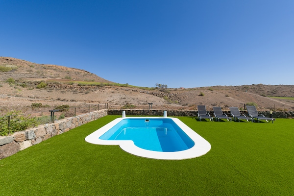 Foto van Chalet in Salobre met verwarmd zwembad - Vakantiehuis in San Bartolomé de Tirajana - PoolOfHouse