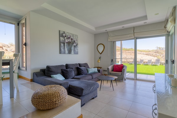 Foto van Chalet in Salobre met verwarmd zwembad - Vakantiehuis in San Bartolomé de Tirajana - LivingRoom