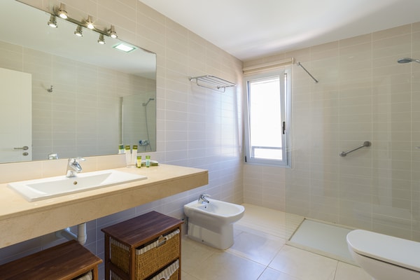 Foto van Chalet in Salobre met verwarmd zwembad - Vakantiehuis in San Bartolomé de Tirajana - BathRoom