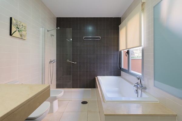 Foto van Chalet in Salobre met verwarmd zwembad - Vakantiehuis in San Bartolomé de Tirajana - BathRoom