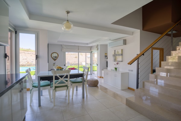 Foto van Chalet in Salobre met verwarmd zwembad - Vakantiehuis in San Bartolomé de Tirajana - DiningRoom