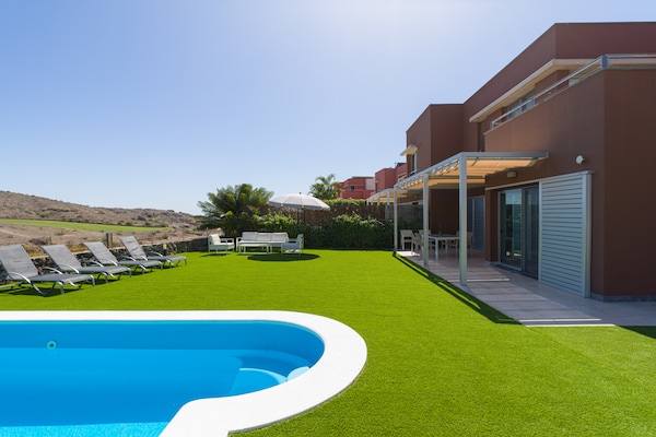 Foto van Chalet in Salobre met verwarmd zwembad - Vakantiehuis in San Bartolomé de Tirajana - ExteriorSummer