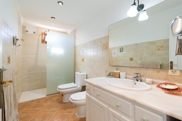 Foto van Appartement in Tufia met Zeezichtterras - Vakantiehuis in Telde - BathRoom