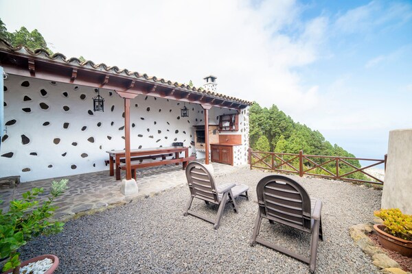 Foto van Vakantiehuis in El Amparo met Zeezicht - Vakantiehuis in Icod de los Vinos, Tenerife - TerraceBalcony